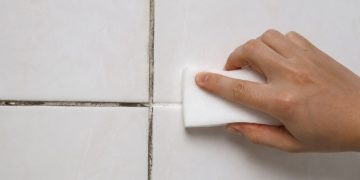 Fayans derzlerindeki siyah lekeleri yok eden etkili yöntem paylaşıldı