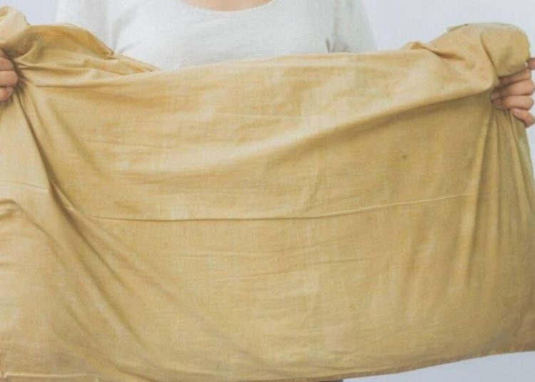 Sararmış yastıkları bembeyaz yapan 3 ucuz teknik paylaşıldı